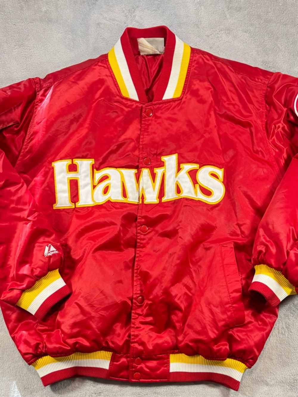 Vintage 90’s Majestic Hardwood Classics Atlanta Hawks Satin Jacket Size XL Red